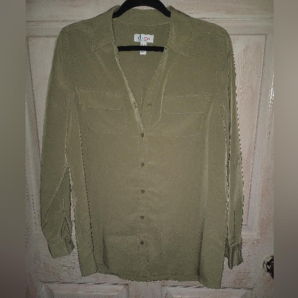 Denim & Co. Rolltab sleeve Olive green button down blouse NWOT LARGE